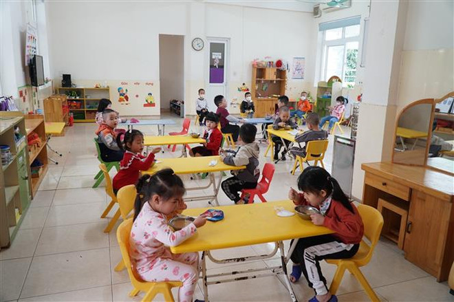 Nhiều trường tại Nghệ An đón học sinh trở lại học trực tiếp ảnh 1