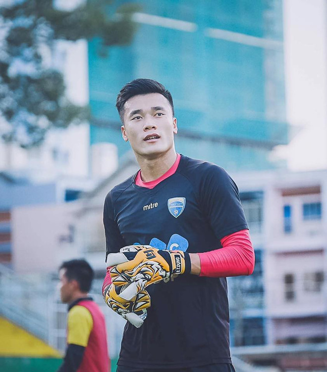 Hào quang showbiz chưa bao giờ cản bước cầu thủ U23 Việt Nam ảnh 2