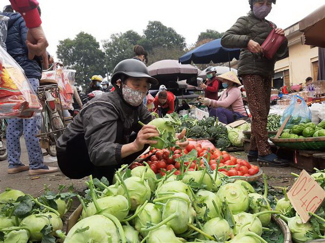 Hàng hóa phong phú tại chợ dân sinh Gốc Đề. (Ảnh: Phương Anh/TTXVN) Doanh nghiệp đảm bảo cung ứng đủ thực phẩm trong tình hình dịch ảnh 2