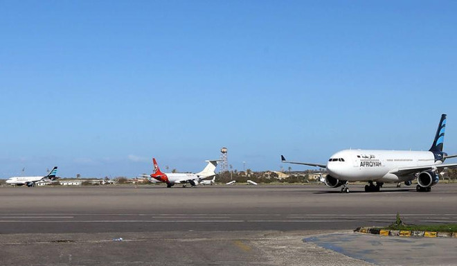 Sân bay Mitiga. (Nguồn: AFP) Hoạt động tại sân bay duy nhất ở Libya bị đình trệ do trúng tên lửa ảnh 1