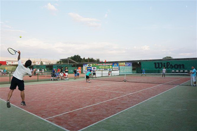 Sôi động giải quần vợt mùa Đông của người Việt tại Nga ảnh 1