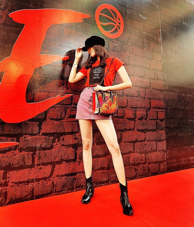 Trời trở rét, dàn sao Việt lăng xê áo khoác, blazer ấm áp ảnh 16