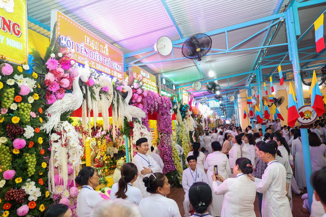ttxvn-dai_le_hoi_yen_dieu_tri_cung_dao_cao_dai_tay_ninh (12).jpg