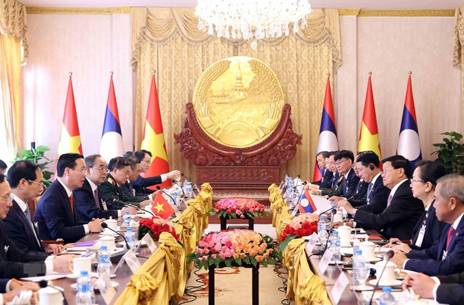 Chủ tịch nước Võ Văn Thưởng hội đàm với Tổng Bí thư, Chủ tịch nước Lào Thongloun Sisoulith. (Ảnh: Thống Nhất/TTXVN) Chuyến thăm Lào của Chủ tịch nước giúp thúc đẩy quan hệ hữu nghị ảnh 1