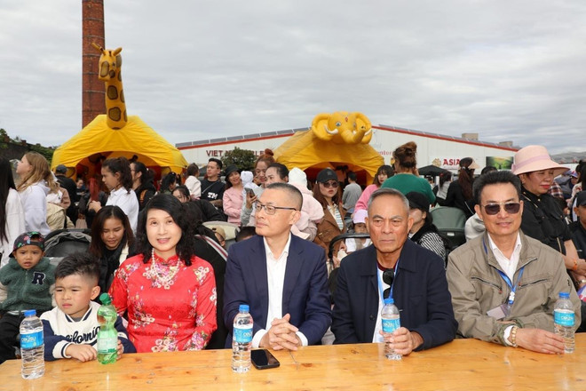 ttxvn-nguoi viet tai duc6.jpg