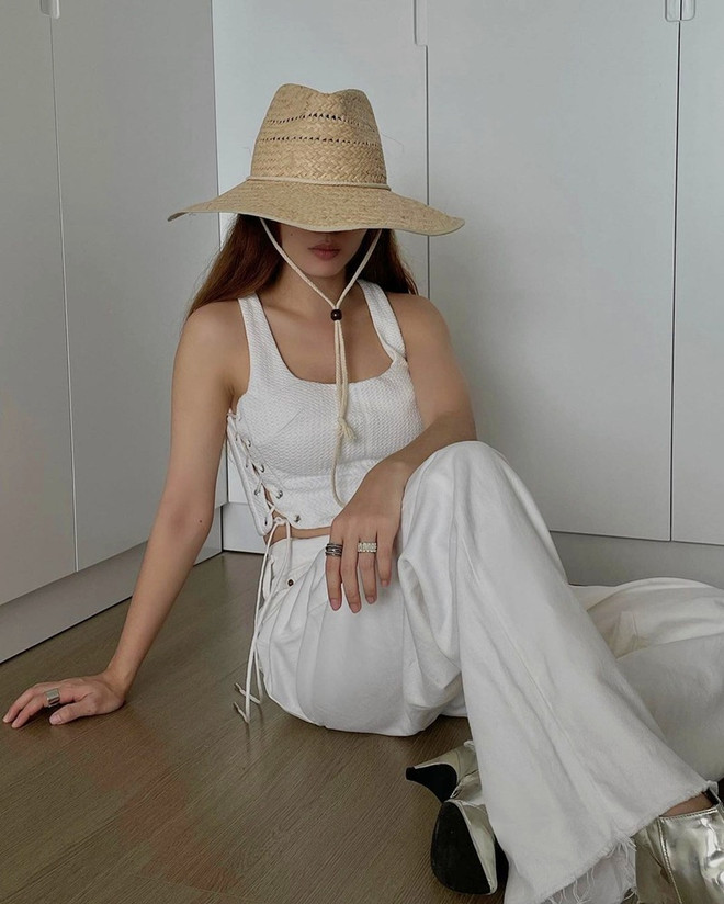 Ngắm trang phục đời thường của sao Việt trong những ngày giãn cách ảnh 9