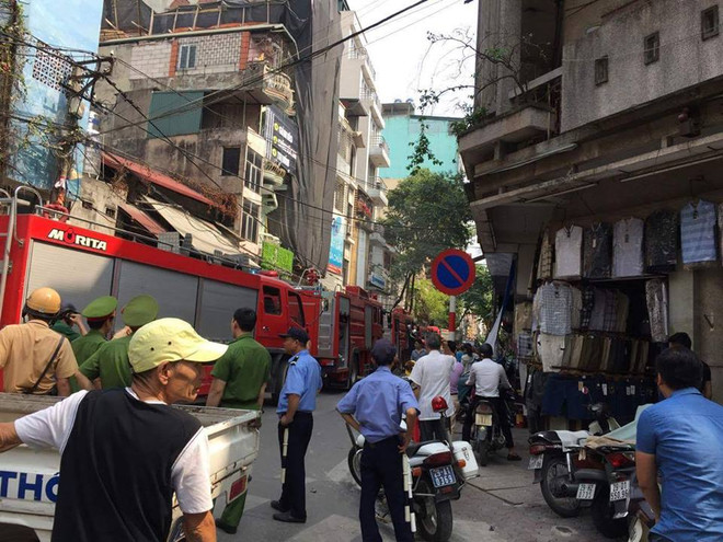 Hà Nội: Lại cháy quán karaoke, nhân viên hoảng hồn tháo chạy ảnh 2