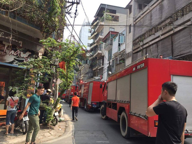 Hà Nội: Lại cháy quán karaoke, nhân viên hoảng hồn tháo chạy ảnh 3