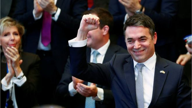 Macedonia và đại diện các nước ký nghị định thư gia nhập NATO ảnh 1