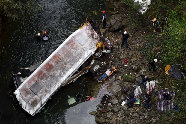Mexico: Xe buýt rơi xuống vực sâu, ít nhất 12 người thiệt mạng ảnh 1