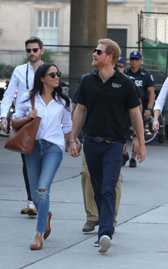 Chinh phục phong cách dễ dàng như con dâu tương lai của Hoàng gia Anh ảnh 27