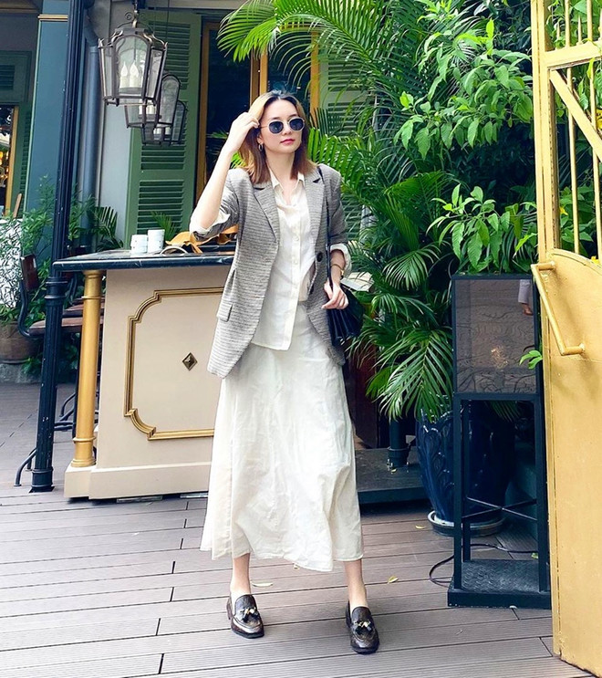 7 gợi ý phối trang phục với sơmi trắng cho mùa Hè từ các mỹ nhân Việt ảnh 24