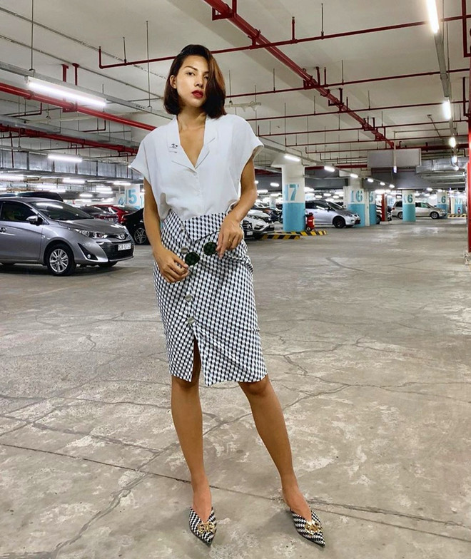 7 gợi ý phối trang phục với sơmi trắng cho mùa Hè từ các mỹ nhân Việt ảnh 21