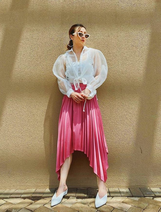 7 gợi ý phối trang phục với sơmi trắng cho mùa Hè từ các mỹ nhân Việt ảnh 4