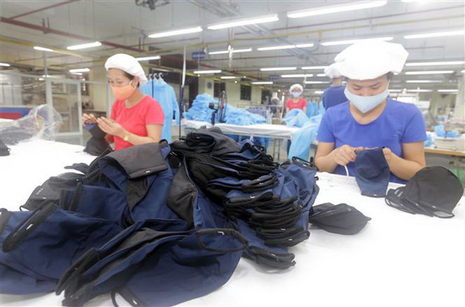 Sản xuất khẩu trang nano sử dụng nhiều lần tại TNG. (Ảnh: Trần Việt/TTXVN) Tổng cục Hải quan: Việt Nam xuất khẩu gần 416 triệu khẩu trang ảnh 1