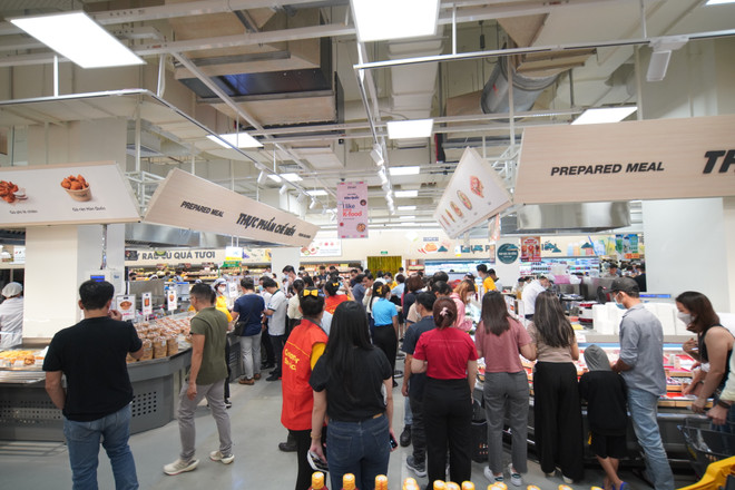 Tập đoàn thành viên của THACO khai trương siêu thị Emart Sala ảnh 1