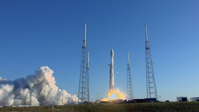Tên lửa đẩy SpaceX Falcon 9 mang theo tàu thăm dò vũ trụ TESS rời bệ phóng từ mũi Canaveral, bang Florida, Mỹ ngày 18/4. (Nguồn: La Times/TTXVN) NASA phóng tàu vũ trụ TESS nhằm khám phá 20.000 hành tinh ảnh 2