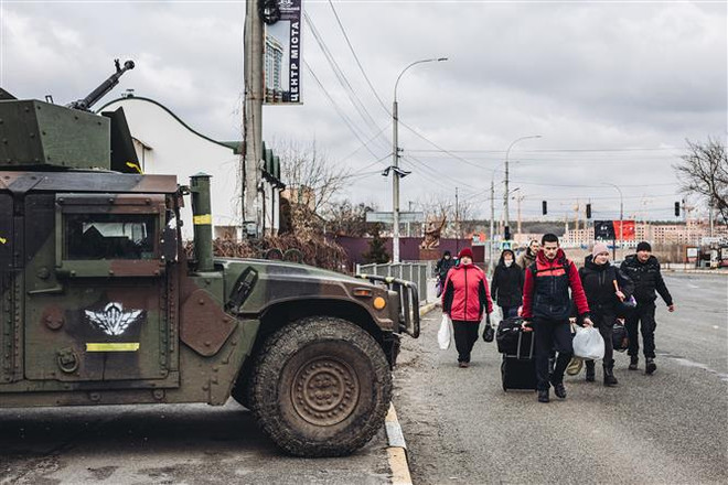 Ukraine bắt đầu sơ tán dân thường khỏi hai thành phố gần thủ đô Kiev ảnh 1