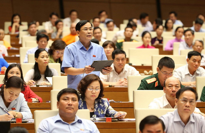 Đại biểu Quốc hội tỉnh Thái Nguyên Hoàng Văn Hùng chất vấn. (Ảnh: Doãn Tấn/TTXVN) Dự án BOT chưa giải quyết 3 lợi ích của dân, nhà đầu tư và nhà nước ảnh 1