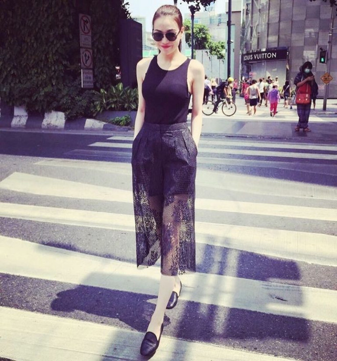 Mỹ nhân Việt khoe nhan sắc đỉnh cao với street style sành điệu ảnh 18