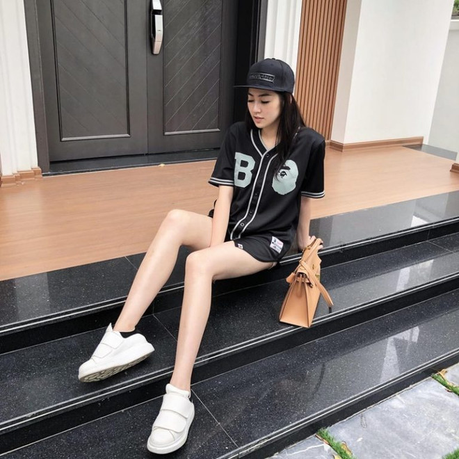 Mỹ nhân Việt khoe nhan sắc đỉnh cao với street style sành điệu ảnh 13