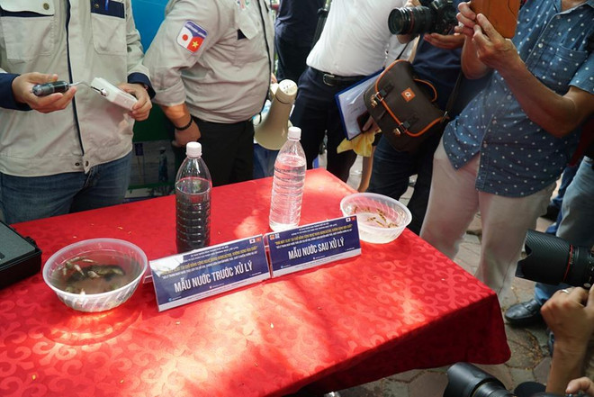 (Ảnh: Sơn Bách/Vietnam+) Hà Nội: Thả cá Koi Nhật Bản xuống sông Tô Lịch và Hồ Tây ảnh 11