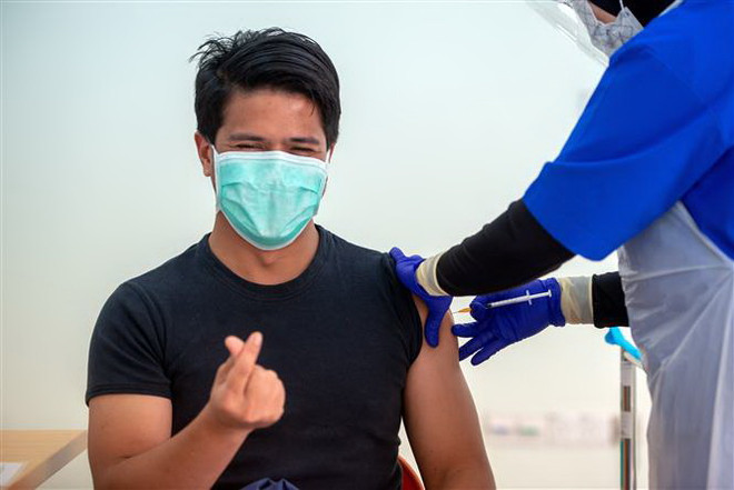 COVID-19: Malaysia cấp giấy chứng nhận tiêm chủng thông minh ảnh 1