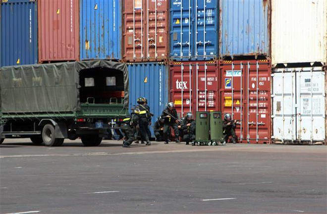 Nâng cao kỹ năng tác chiến xử lý khủng bố, bảo đảm an ninh cảng biển ảnh 1