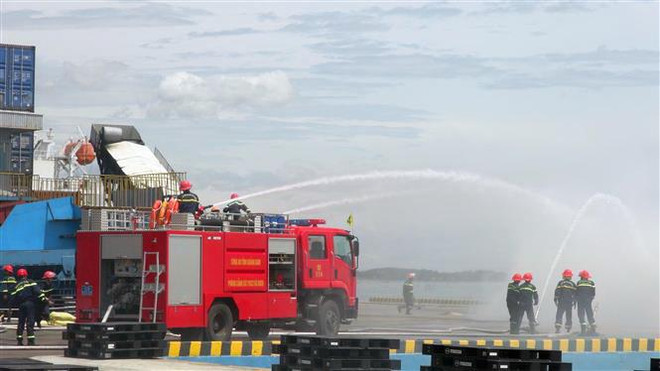 Nâng cao kỹ năng tác chiến xử lý khủng bố, bảo đảm an ninh cảng biển ảnh 2