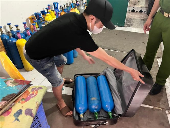 Hà Nội truy quét mạnh tay với việc sản xuất, kinh doanh “bóng cười” ảnh 2