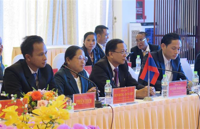 Kon Tum và Attapeu, Sekong trao đổi kinh nghiệm về công tác mặt trận ảnh 2