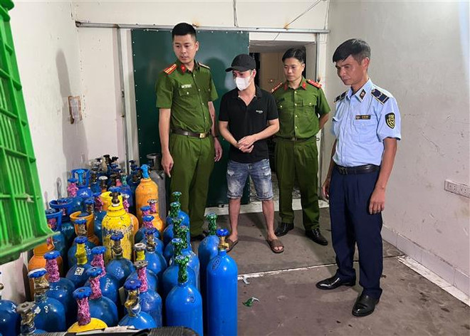 Hà Nội truy quét mạnh tay với việc sản xuất, kinh doanh “bóng cười” ảnh 1