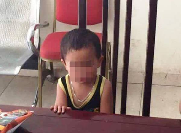 Bé trai 2 tuổi bị bỏ rơi ở quán phở Hà Nội với bức tâm thư ảnh 1