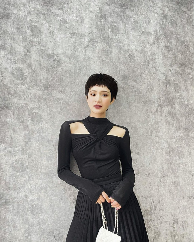 Phong cách bánh bèo phủ sóng street style của dàn sao Việt ảnh 15