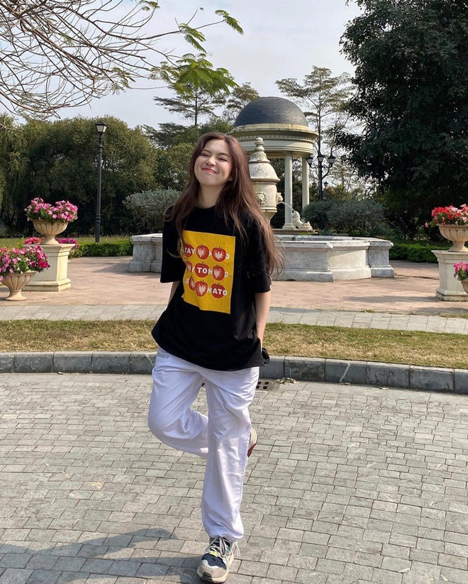 Phong cách bánh bèo phủ sóng street style của dàn sao Việt ảnh 29