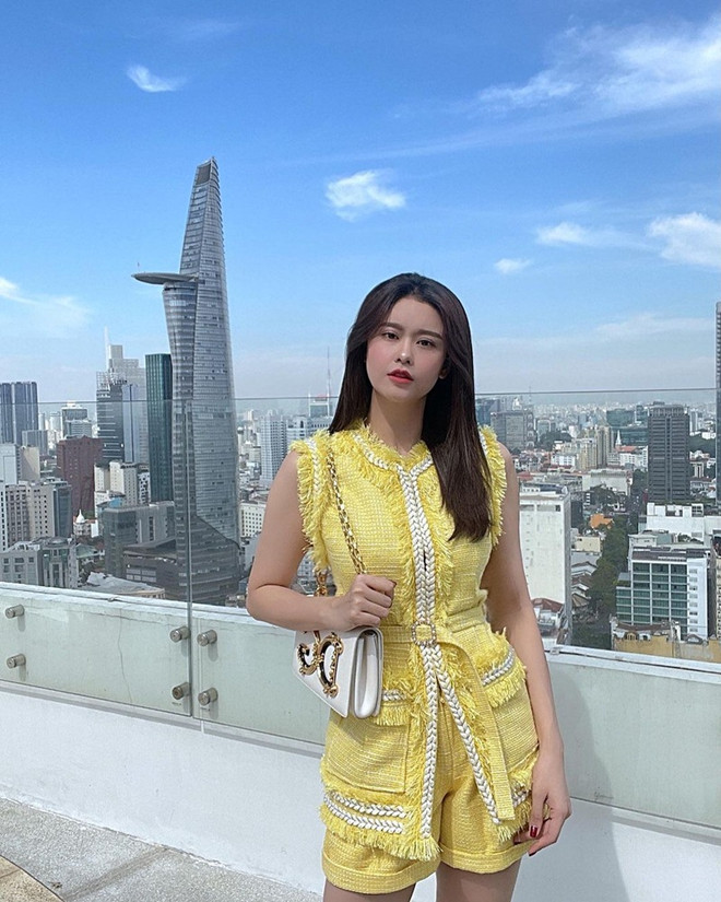 Phong cách bánh bèo phủ sóng street style của dàn sao Việt ảnh 9