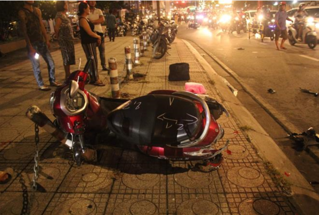 Ôtô đâm hàng loạt xe máy tại TP. HCM, một người tử vong tại chỗ ảnh 2