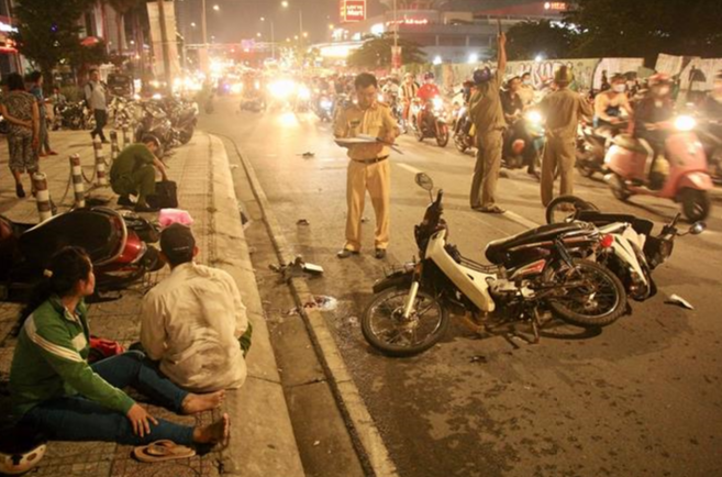 Ôtô đâm hàng loạt xe máy tại TP. HCM, một người tử vong tại chỗ ảnh 1