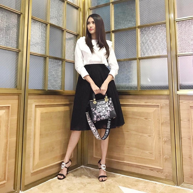 Mỹ nhân Việt biến tấu sơmi sành điệu trên sàn diễn street style ảnh 2