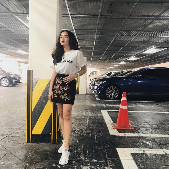 Mỹ nhân Việt biến tấu sơmi sành điệu trên sàn diễn street style ảnh 14