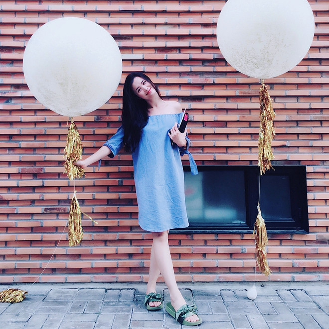 Mỹ nhân Việt biến tấu sơmi sành điệu trên sàn diễn street style ảnh 11