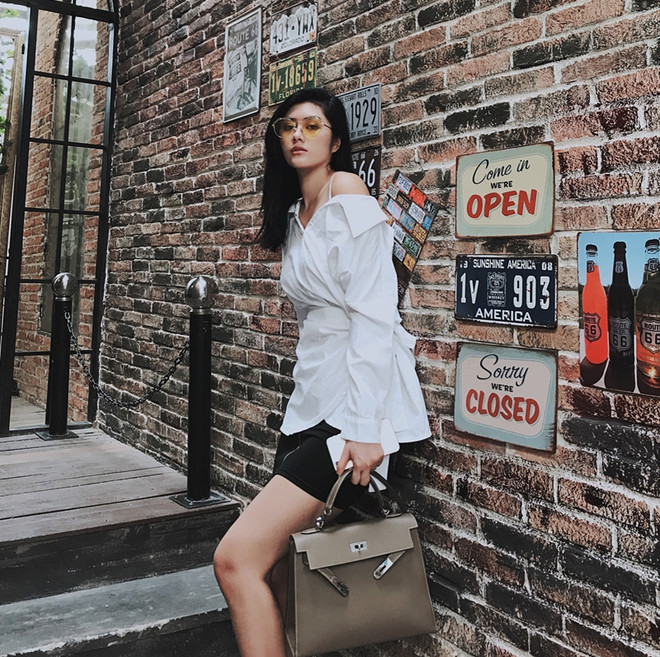 Mỹ nhân Việt biến tấu sơmi sành điệu trên sàn diễn street style ảnh 4