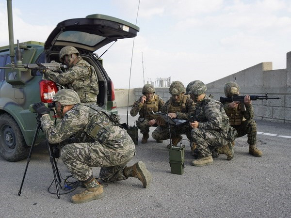 Hạ nghị sỹ Mỹ chỉ trích dự định rút quân đội khỏi Hàn Quốc ảnh 1