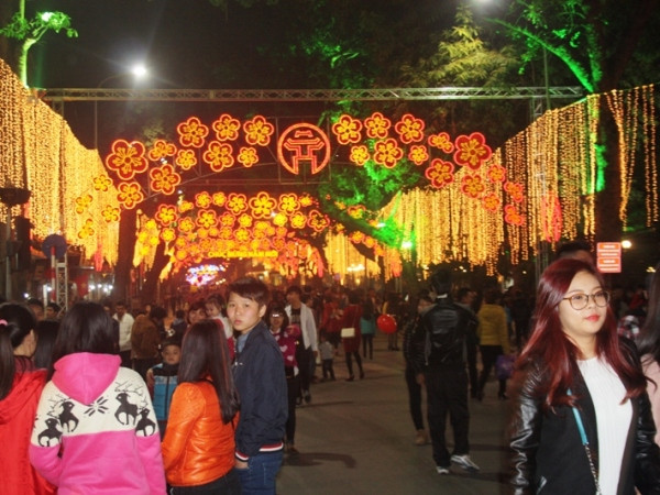 Hà Nội rạo rực chuyển mình sang năm mới Giáp Ngọ ảnh 2
