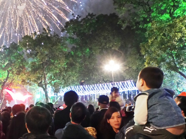 Hà Nội rạo rực chuyển mình sang năm mới Giáp Ngọ ảnh 6