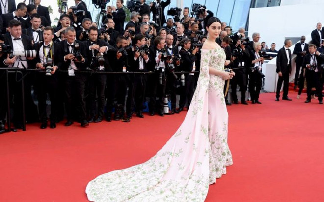 Công nương Markle sẽ mặc váy cưới hơn 3 tỷ đồng của Ralph & Russo ảnh 8