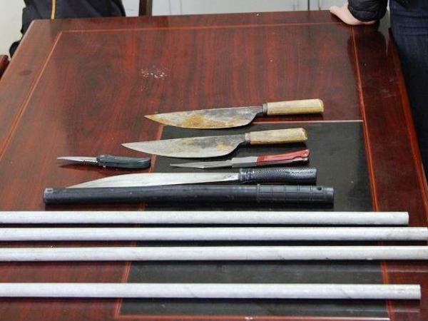 Hà Nội: Tạm giữ nhóm học sinh dùng dao đâm cảnh sát ảnh 2