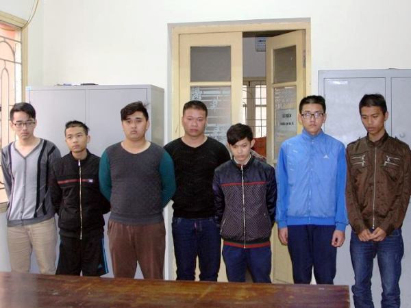 Hà Nội: Tạm giữ nhóm học sinh dùng dao đâm cảnh sát ảnh 1