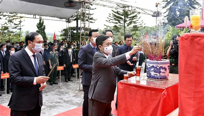 Hà Tĩnh an táng hài cốt liệt sỹ, quân tình nguyện hy sinh tại Lào ảnh 1