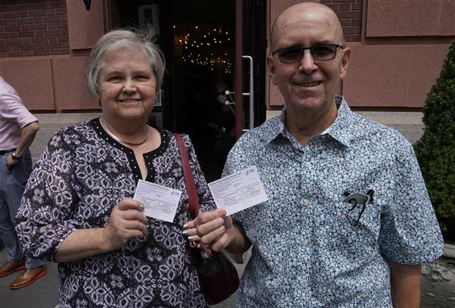 Chuyên gia Mỹ đưa ra những lưu ý với người đã tiêm vaccine đầy đủ ảnh 1